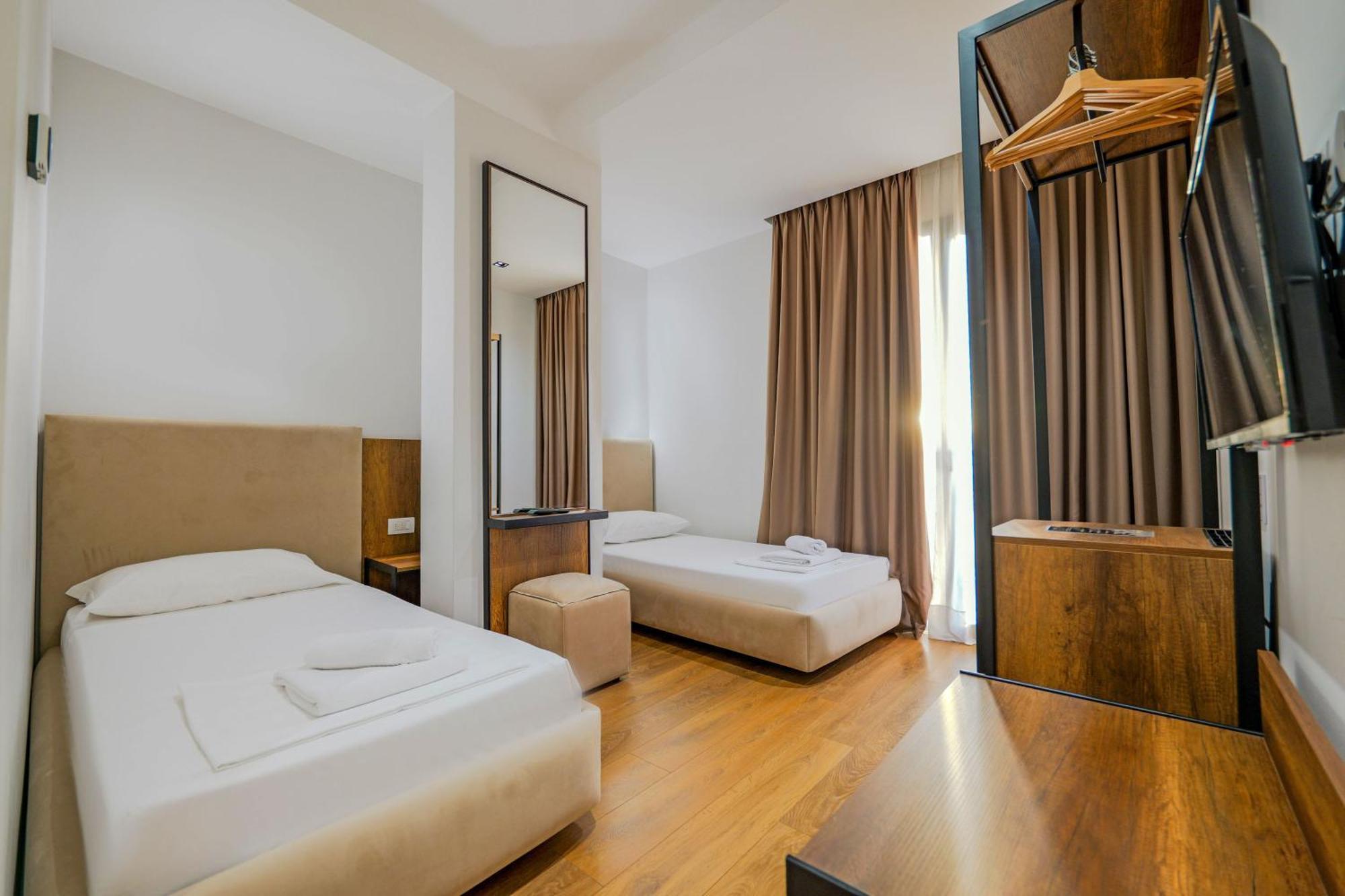 Hotel Central Vlore Ngoại thất bức ảnh