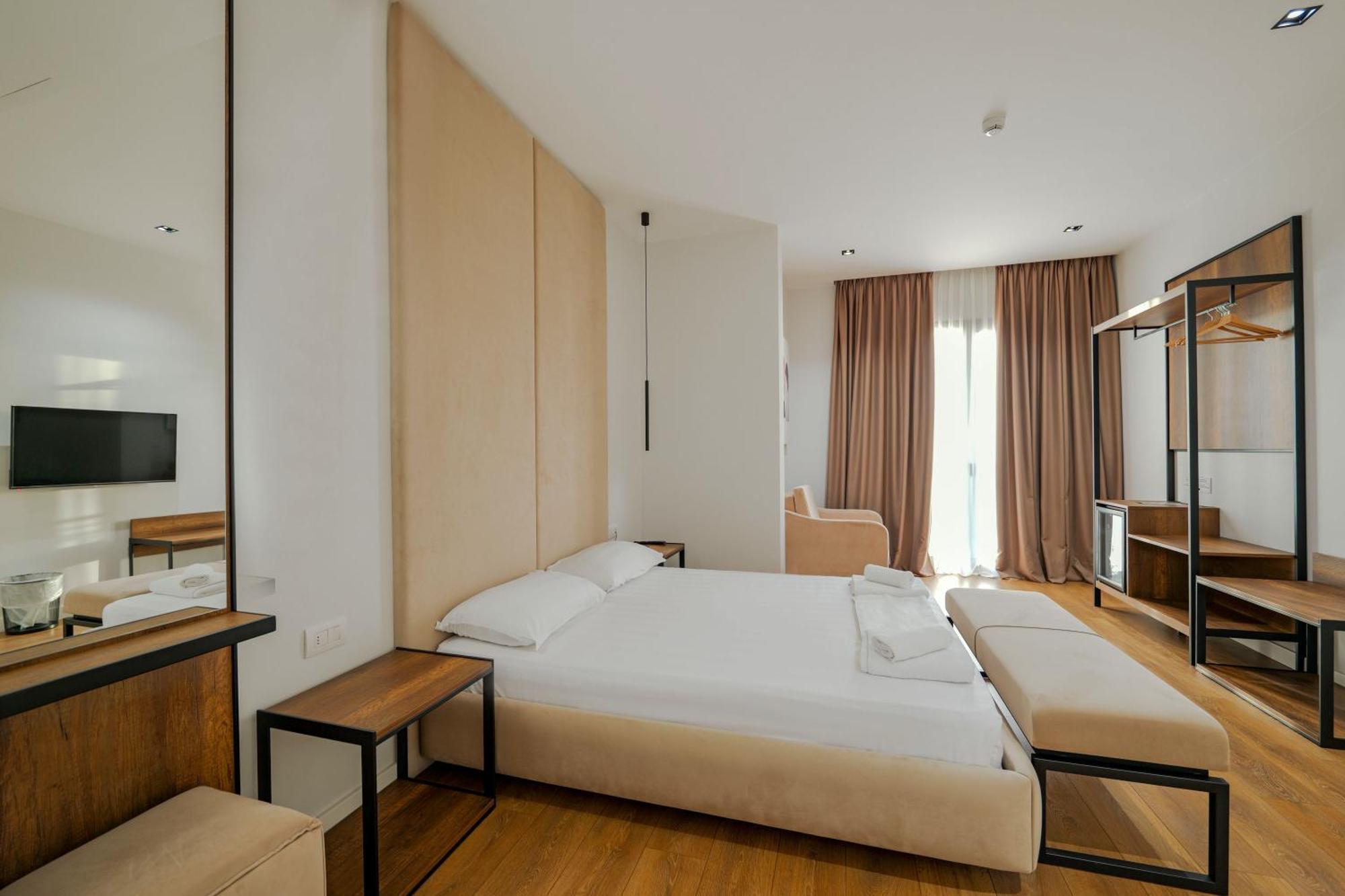 Hotel Central Vlore Ngoại thất bức ảnh