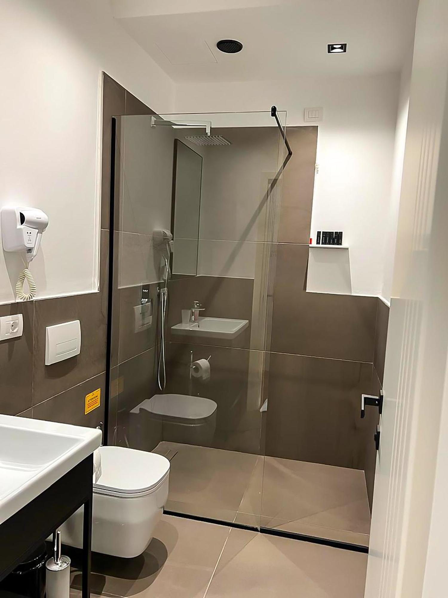 Hotel Central Vlore Ngoại thất bức ảnh
